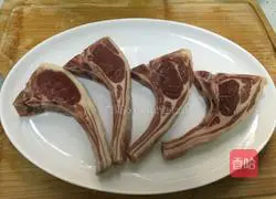 Illustration of how to make pan-fried lamb chops 1