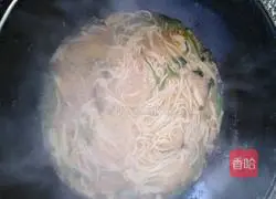 Illustration of how to make hand-shredded green pepper and king oyster mushroom noodles 5