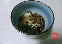 Illustration of how to make shredded cucumber noodles 5