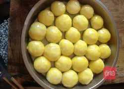 Illustration of how to make money buns 7