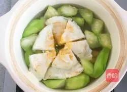 Illustration of how to make shrimp and loofah stew 7