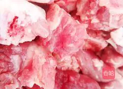 Illustration of how to make sauced pork ribs that are ready to serve in seconds 1