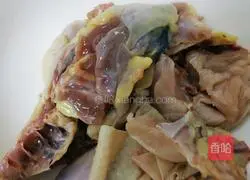 Illustration of how to make chicken soup 1