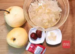 Illustration of how to make steamed snow pear with rock sugar and white fungus 1