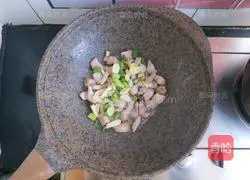 Illustration of making braised beans and noodles 5