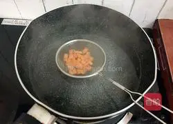 Illustration of how to make dumpling crust pizza 3