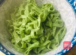 Illustration of how to make alfalfa oil noodles 7