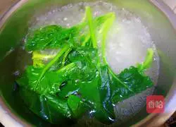 Illustration of how to make spinach and shrimp custard 4
