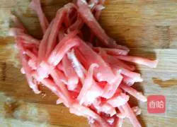 Illustration of how to make braised noodles with green vegetables 3