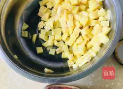 Illustration of how to make potato and tomato sauce wormwood seed noodles 2