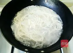 Illustration of how to make seafood noodles 2