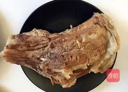 Illustration of how to make minced pork with garlic paste 10