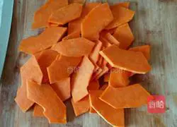 Illustration of how to make pumpkin rolls 1