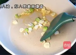 Illustration of how to make mushroom meat sauce noodles 1