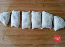 Illustration of how to make fresh meat pie 9