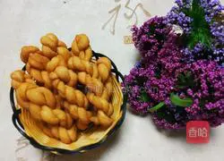 Illustration of how to make small twist 11