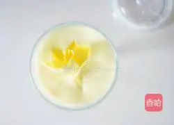 Illustration of how to make cranberry-flavored yogurt drink 4