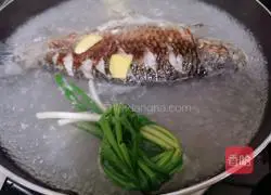 Illustration of how to make shredded radish and crucian carp soup 7