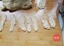 Illustration of how to make fried dough sticks 3