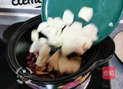 Lotus root, taro and red dates Illustration of how to make soup 7