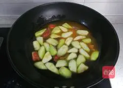 Illustration of how to make loofah and shrimp soup 15