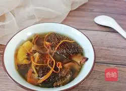 Illustration of how to make chicken soup with morels, cordyceps and flowers 6