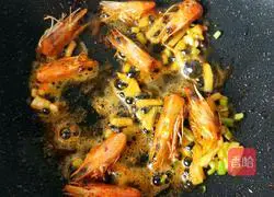 Illustration of how to make shrimp and mushroom soup with tomato sauce 10