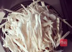 Illustration of how to stir-fry pork with king oyster mushroom 1