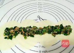 Fried Dumplings with Chives, Shrimp and Rosette#New Year's Eve Dinner Recipe Illustration 8