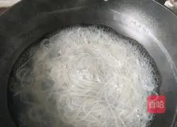 Illustration of how to make Liuzhou snail noodles 4