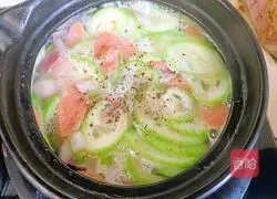 Illustration of how to make ham and loofah soup 7