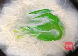 Illustration of how to make sausage and egg noodles 10