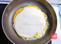 Illustration of how to make hand cake sandwich 11