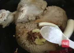 Illustration of how to make minced pork with garlic paste 8 