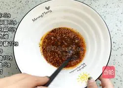 The spicy and appetizing hand-shredded chicken noodles, please make it for yourself and your loved ones.Illustration 4