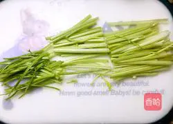 Illustration of how to make crescent dumplings (celery and pork fillings) 4