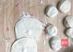 Illustration of how to make steamed pickled cabbage dumplings 4