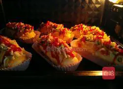 Illustration of how to make seaweed and meat floss bread 22