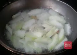 Illustration of how to make shrimp skin and winter melon soup 2
