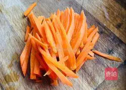 Illustration of how to make celery pulp water surface 3