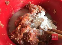 Illustration of how to make onion and pork buns 7