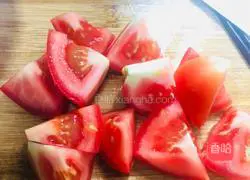 Illustration of how to make tomato shredded pork noodles 2