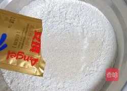 Illustration of how to make honey bean cake 3