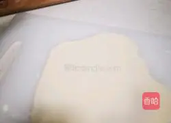 Illustration of how to make leek and egg vermicelli cake 1