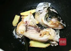 Illustration of making fish head and tofu soup 5