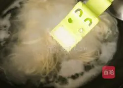 Illustration of how to make egg and green onion noodles 5