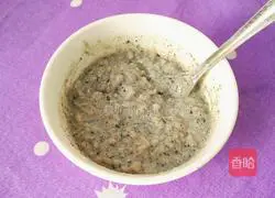 Illustration of how to make black sesame rice pancakes 8