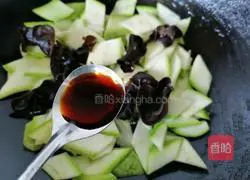 Illustration of how to make fried zucchini and shrimp 8