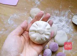 Illustration of how to make purple potato blossom steamed buns 12