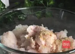 Illustration of how to make vegetable and fish ball soup 12